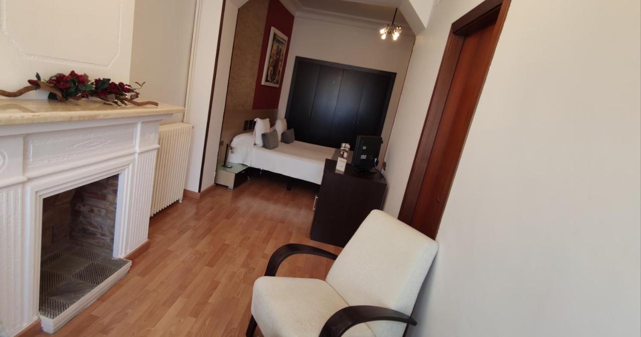 Hotel Segle XX Tremp Esterno foto