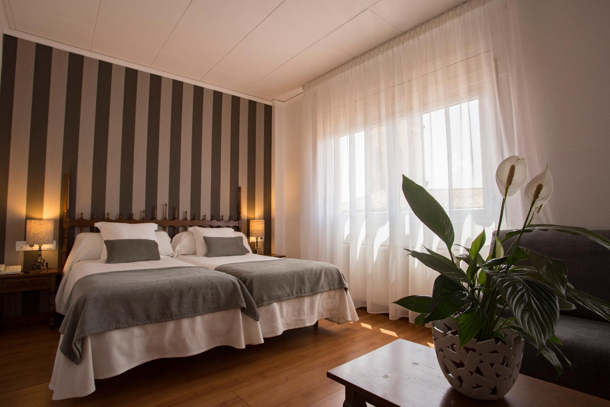 Hotel Segle XX Tremp Esterno foto