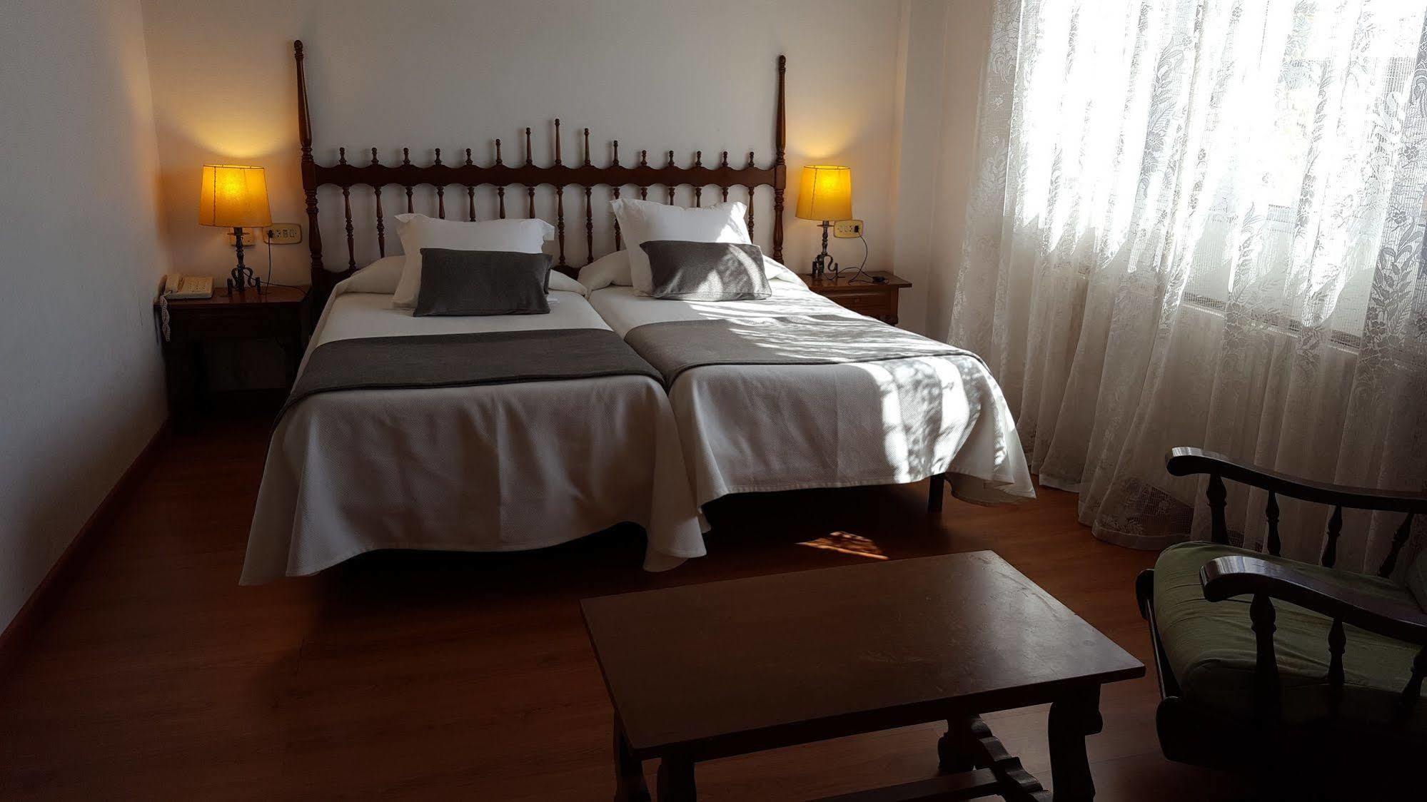 Hotel Segle XX Tremp Esterno foto