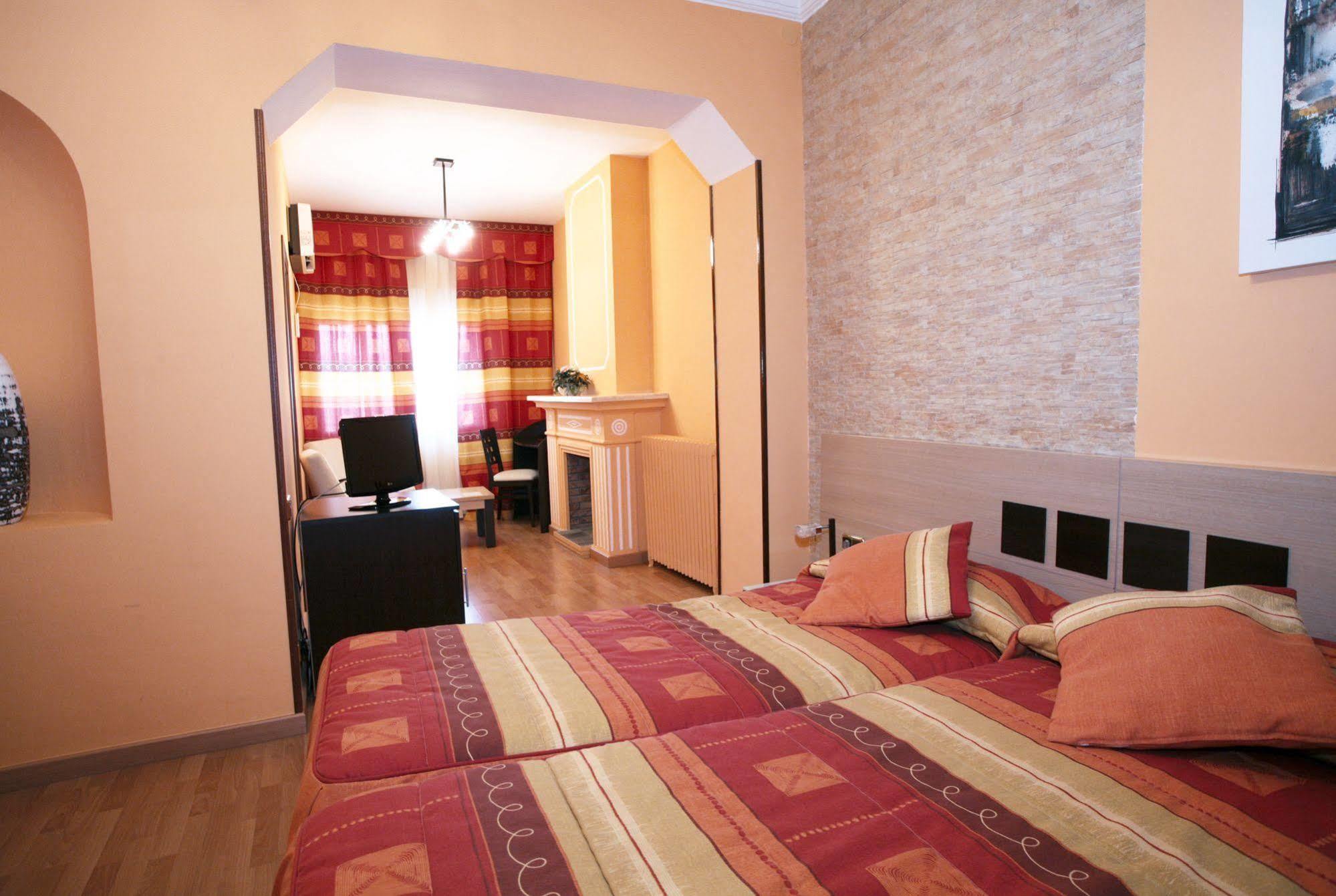 Hotel Segle XX Tremp Esterno foto